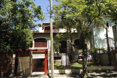 Casa à venda com 321m², 5 quartos e 2 vagasFachada