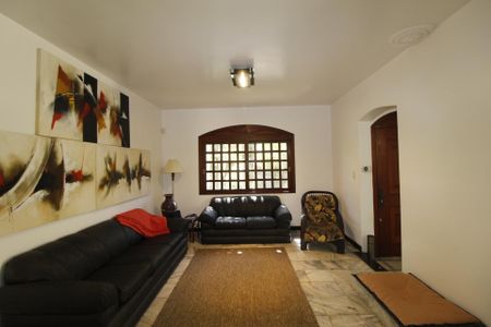 Casa à venda com 321m², 5 quartos e 2 vagasSala