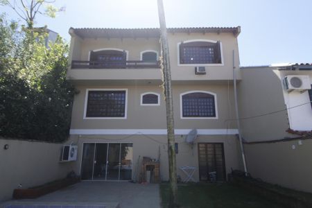 Casa à venda com 321m², 5 quartos e 2 vagasQuintal