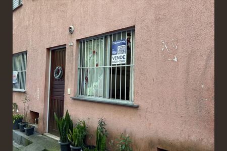 Casa à venda com 50m², 2 quartos e sem vaga Casa à venda com 50m², 2 quartos e sem vagaFachada