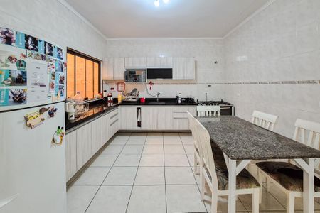 Casa à venda com 140m², 2 quartos e 4 vagas Casa à venda com 140m², 2 quartos e 4 vagasCozinha - Armários