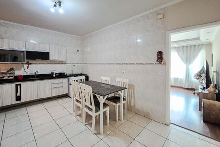 Casa à venda com 140m², 2 quartos e 4 vagas Casa à venda com 140m², 2 quartos e 4 vagasCozinha - Armários