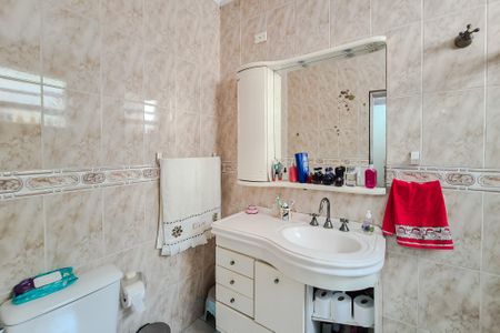 Casa à venda com 140m², 2 quartos e 4 vagas Casa à venda com 140m², 2 quartos e 4 vagasBanheiro da Suíte 2