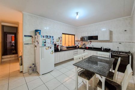 Casa à venda com 140m², 2 quartos e 4 vagas Casa à venda com 140m², 2 quartos e 4 vagasCozinha - Armários