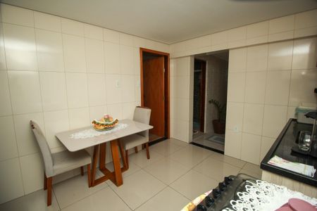 Casa à venda com 168m², 2 quartos e 2 vagasCozinha