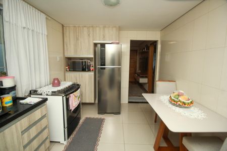 Casa à venda com 168m², 2 quartos e 2 vagasCozinha