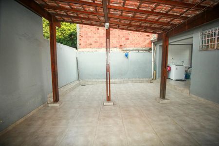 Casa à venda com 168m², 2 quartos e 2 vagasQuintal