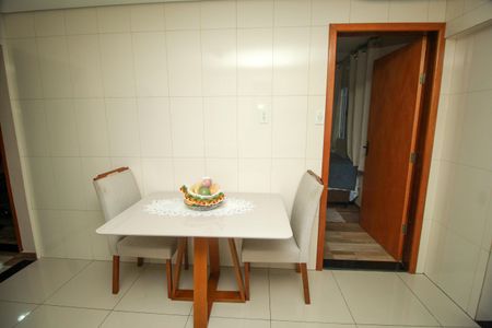 Casa à venda com 168m², 2 quartos e 2 vagasCozinha