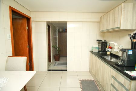 Casa à venda com 168m², 2 quartos e 2 vagasCozinha