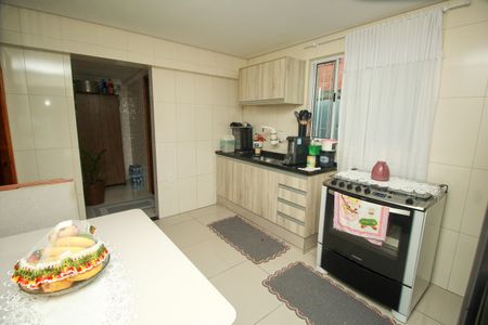 Casa à venda com 168m², 2 quartos e 2 vagasCozinha