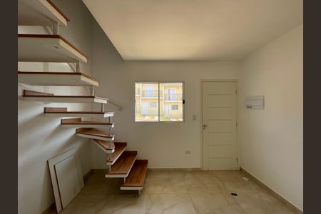 Sala de casa de condomínio para alugar com 2 quartos, 47m² em Chácara Ondas Verdes, Cotia