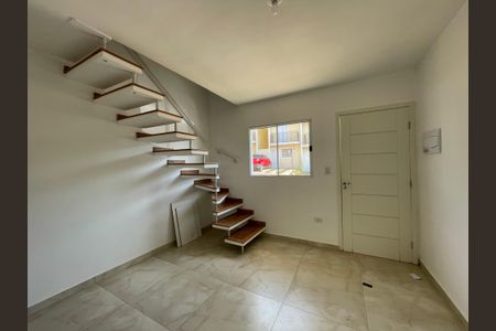 Sala de casa de condomínio para alugar com 2 quartos, 47m² em Chácara Ondas Verdes, Cotia