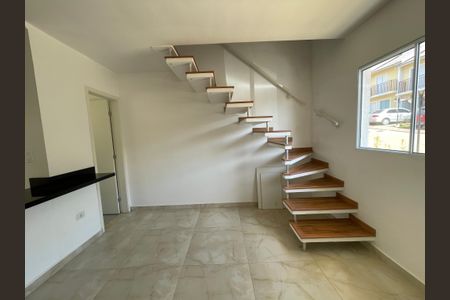 Sala de casa de condomínio para alugar com 2 quartos, 47m² em Chácara Ondas Verdes, Cotia