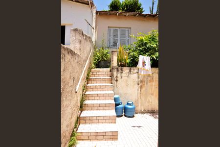 Casa à venda com 150m², 2 quartos e 2 vagas Casa à venda com 150m², 2 quartos e 2 vagasDetalhe - Escada Edícola