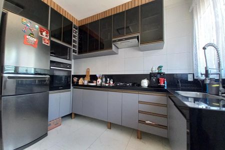Casa para alugar com 300m², 3 quartos e 2 vagas Casa para alugar com 300m², 3 quartos e 2 vagasCozinha