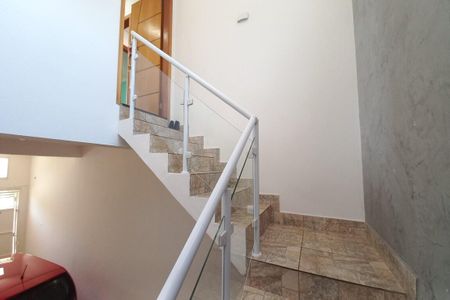 Casa para alugar com 300m², 3 quartos e 2 vagas Casa para alugar com 300m², 3 quartos e 2 vagasEscada