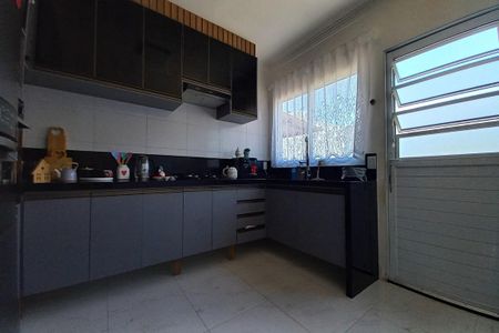 Casa para alugar com 300m², 3 quartos e 2 vagas Casa para alugar com 300m², 3 quartos e 2 vagasCozinha