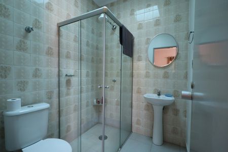 Casa para alugar com 350m², 3 quartos e 8 vagas Casa para alugar com 350m², 3 quartos e 8 vagasBanheiro da Suíte 3