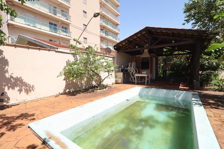 Casa para alugar com 350m², 3 quartos e 8 vagas Casa para alugar com 350m², 3 quartos e 8 vagasÁrea comum - Piscina