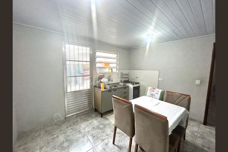 Casa à venda com 200m², 3 quartos e 3 vagas Casa à venda com 200m², 3 quartos e 3 vagasCozinha