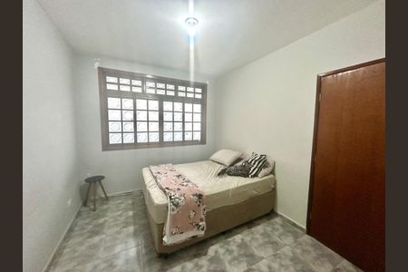 Casa à venda com 200m², 3 quartos e 3 vagas Casa à venda com 200m², 3 quartos e 3 vagasQuarto 1