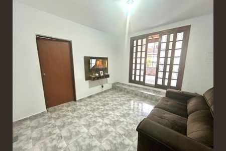 Casa à venda com 200m², 3 quartos e 3 vagas Casa à venda com 200m², 3 quartos e 3 vagasSala