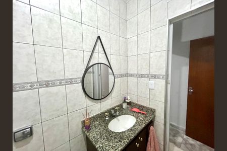 Casa à venda com 200m², 3 quartos e 3 vagas Casa à venda com 200m², 3 quartos e 3 vagasBanheiro 2