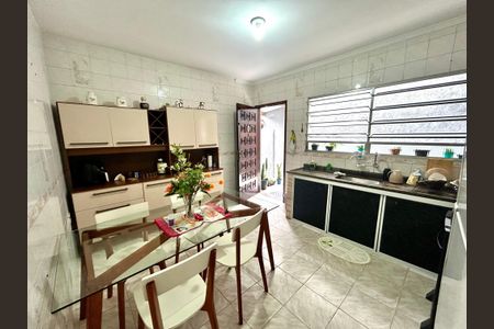 Casa à venda com 200m², 3 quartos e 3 vagas Casa à venda com 200m², 3 quartos e 3 vagasCozinha