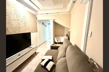 Casa à venda com 200m², 3 quartos e 3 vagas Casa à venda com 200m², 3 quartos e 3 vagasSala