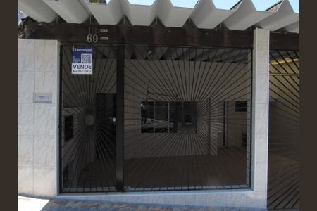 Casa à venda com 140m², 3 quartos e 2 vagasFachada