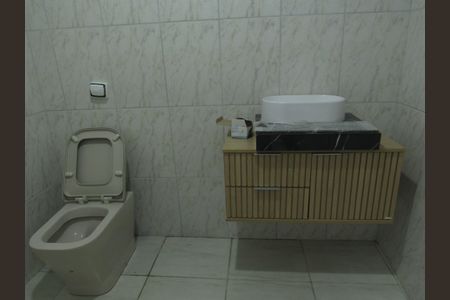 Casa à venda com 140m², 3 quartos e 2 vagasBanheiro