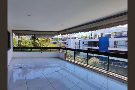 Apartamento à venda com 180m², 4 quartos e 2 vagasVaranda