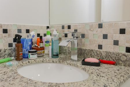 Apartamento à venda com 58m², 2 quartos e 1 vaga Apartamento à venda com 58m², 2 quartos e 1 vagaBanheiro da Suíte