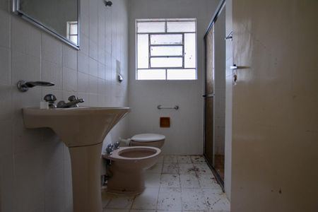 Casa para alugar com 130m², 4 quartos e 2 vagas Casa para alugar com 130m², 4 quartos e 2 vagasBanheiro social