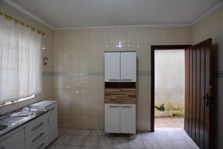 Casa para alugar com 130m², 4 quartos e 2 vagas Casa para alugar com 130m², 4 quartos e 2 vagasCozinha