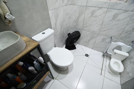 Casa à venda com 229m², 3 quartos e 2 vagasBanheiro Social - Casa 2