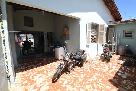 Casa à venda com 229m², 3 quartos e 2 vagasQuintal