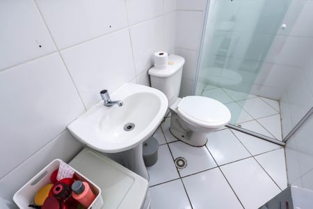 Apartamento para alugar com 50m², 2 quartos e 1 vaga Apartamento para alugar com 50m², 2 quartos e 1 vagaBanheiro da Suíte 1