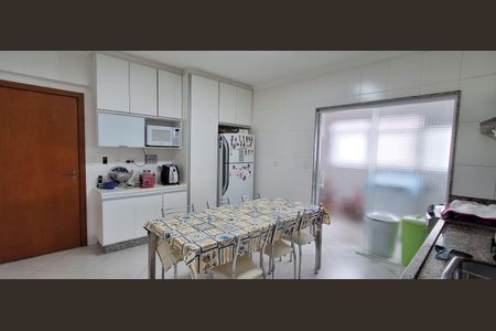 Apartamento à venda com 130m², 3 quartos e 2 vagasCozinha 