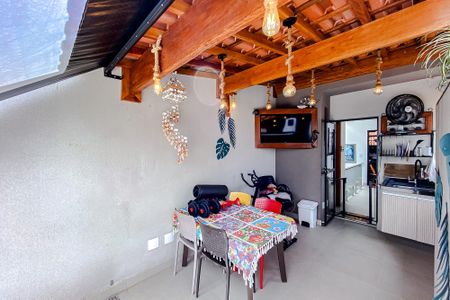 Casa à venda com 250m², 3 quartos e 2 vagas Casa à venda com 250m², 3 quartos e 2 vagasChurrasqueira