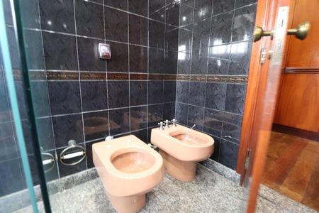 Casa para alugar com 4000m², 5 quartos e 3 vagasBanheiro do Quarto 1