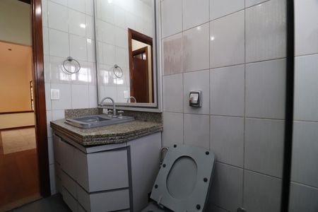 Casa para alugar com 4000m², 5 quartos e 3 vagasBanheiro Social