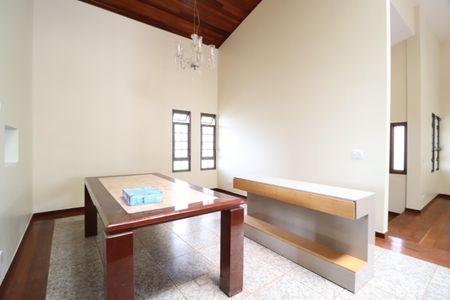 Casa para alugar com 4000m², 5 quartos e 3 vagasSala