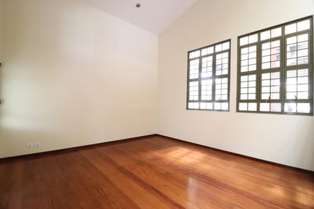 Casa para alugar com 4000m², 5 quartos e 3 vagasSala