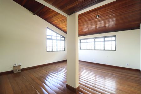 Casa para alugar com 4000m², 5 quartos e 3 vagasSala andar superior