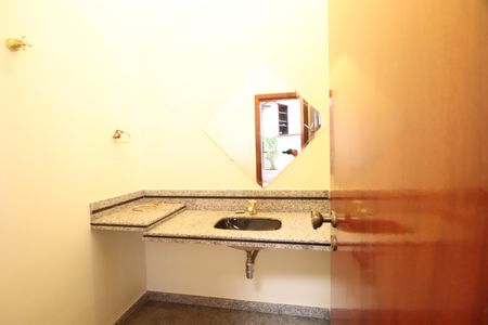 Casa para alugar com 4000m², 5 quartos e 3 vagasLavabo