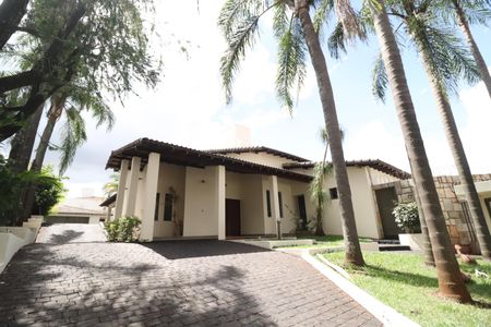 Casa para alugar com 4000m², 5 quartos e 3 vagasFachada