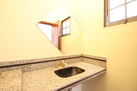 Casa para alugar com 4000m², 5 quartos e 3 vagasLavabo