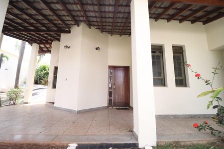 Casa para alugar com 4000m², 5 quartos e 3 vagasFachada