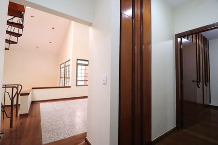 Casa para alugar com 4000m², 5 quartos e 3 vagasCorredor - Armário